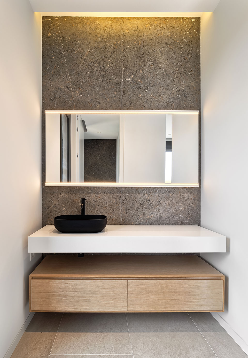 Modular villa Mallorca. Bathroom details.