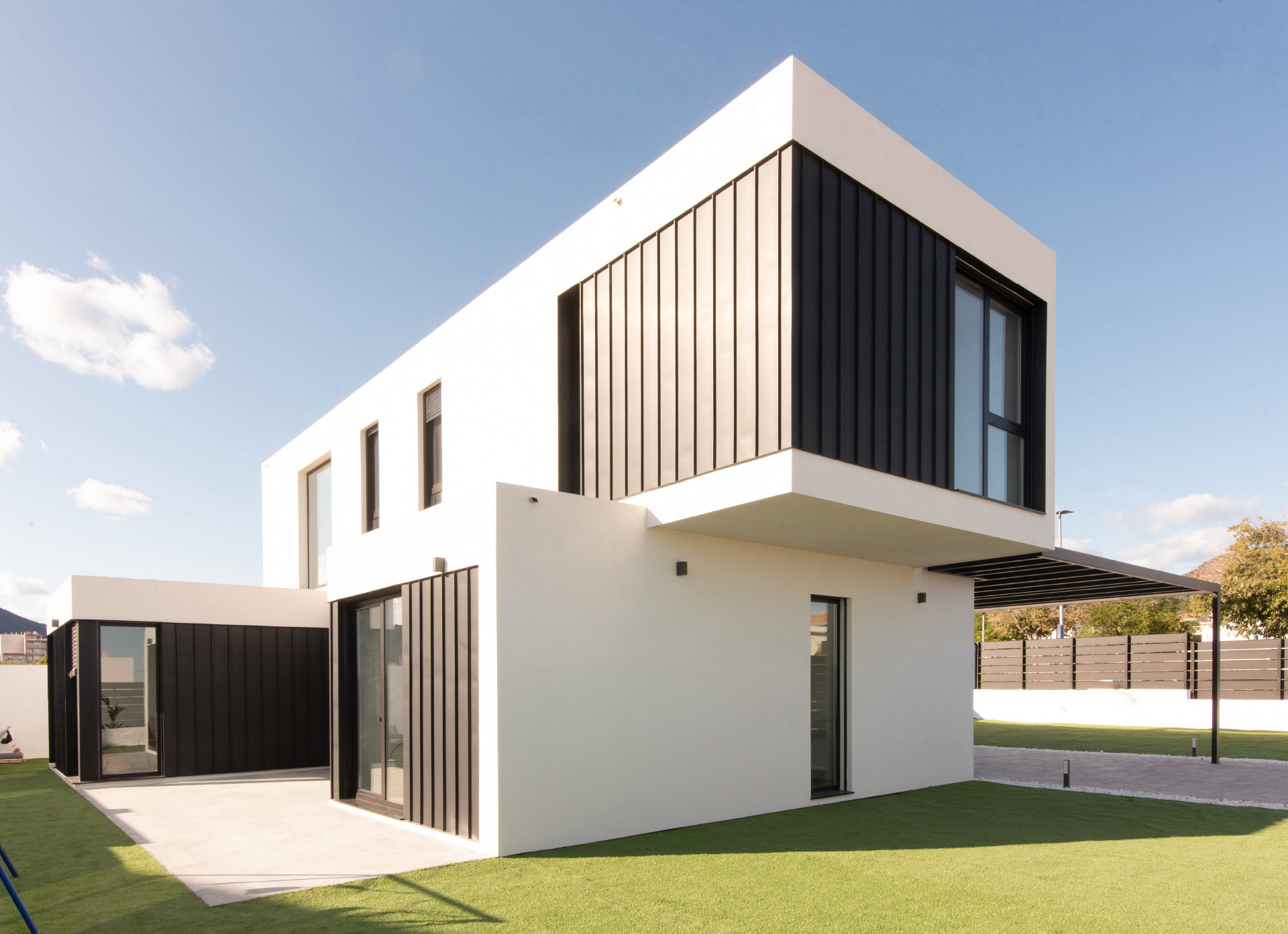 High-tech style modular house in Castellon