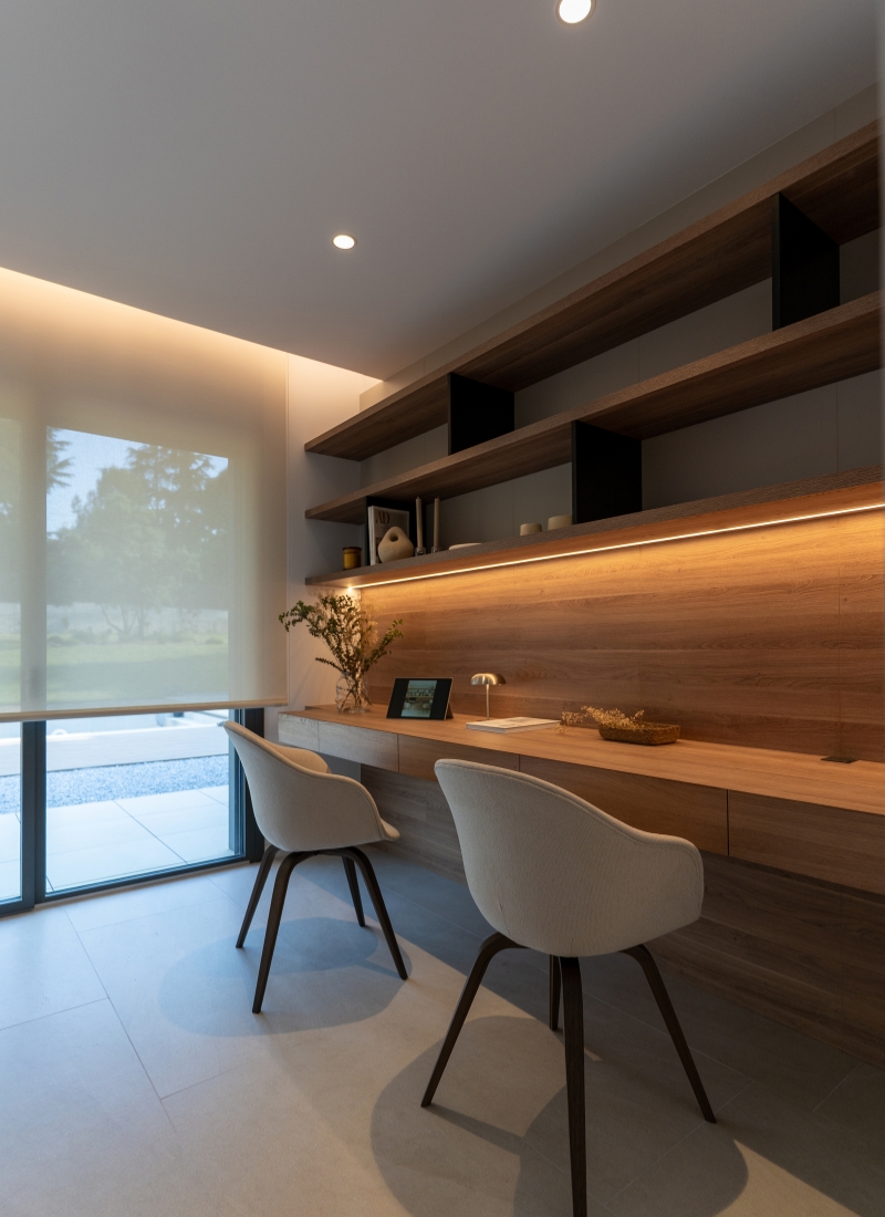 Bureau avec table en bois naturel - Maison préfabriquée en forme de L