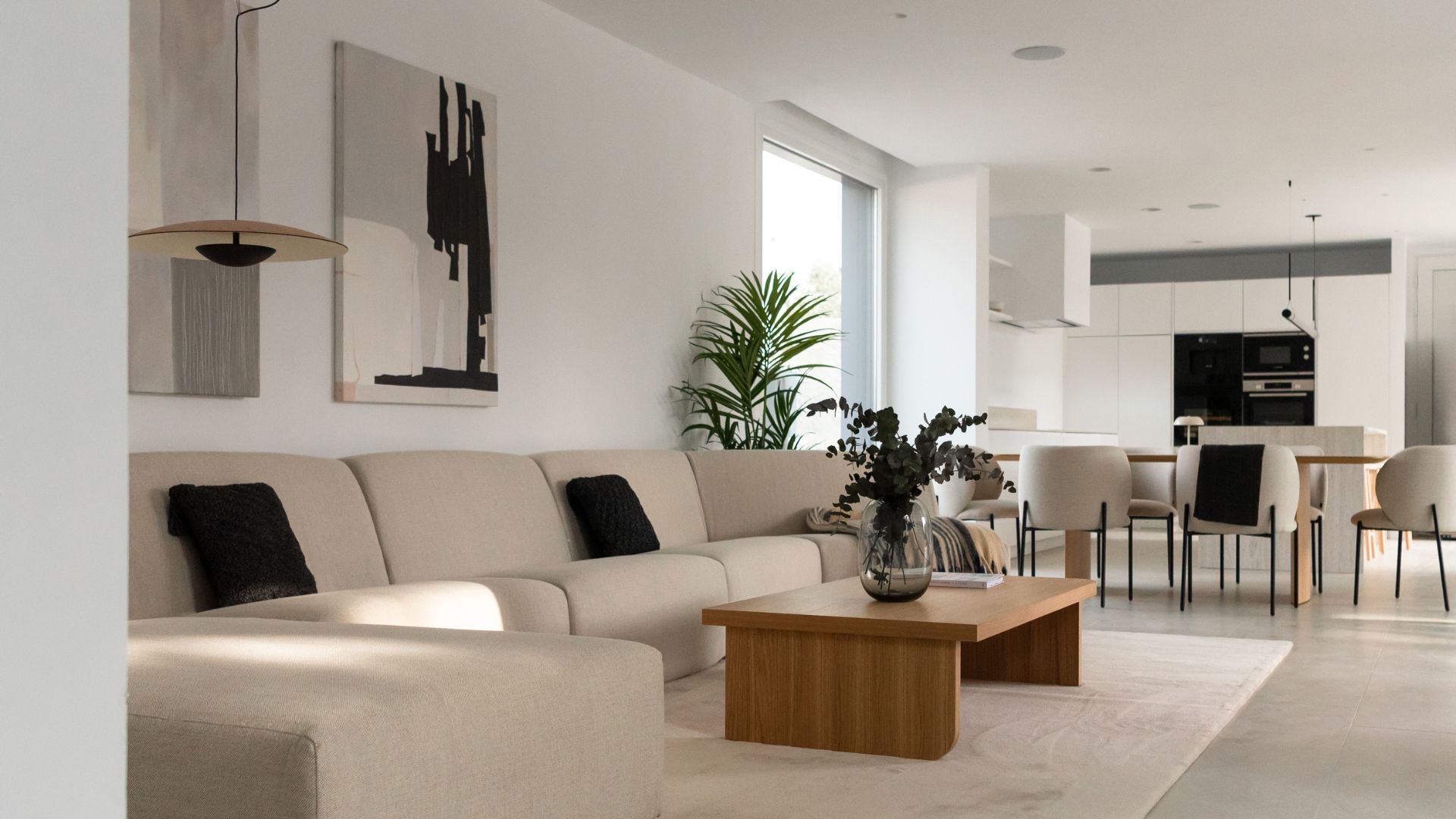 Aménagement intérieur du salon d'une maison haut de gamme Bonifacio