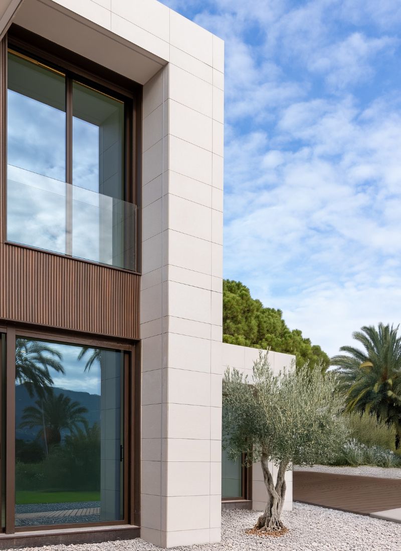 Facade d'une maison modulaire de style high-tech avec éclairage LED