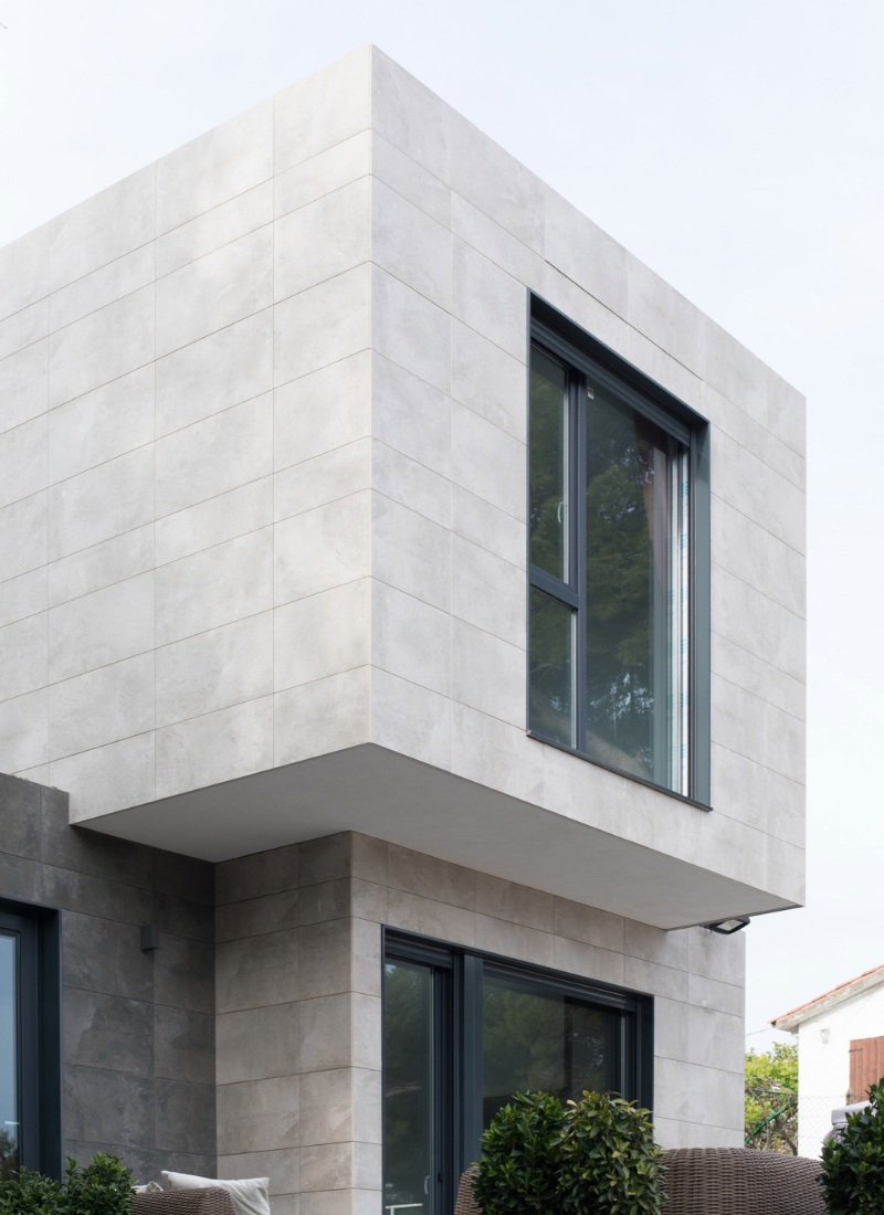 Façade maison modulaire en béton gris