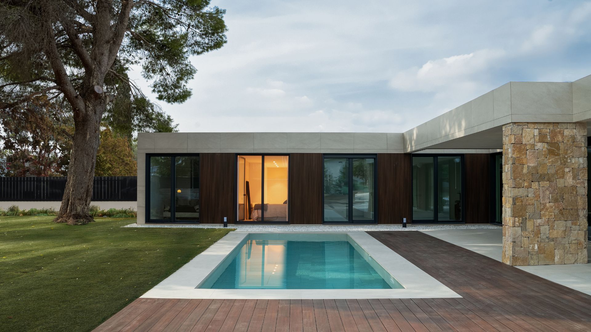 Maison modulaire en bois avec pierre naturelle