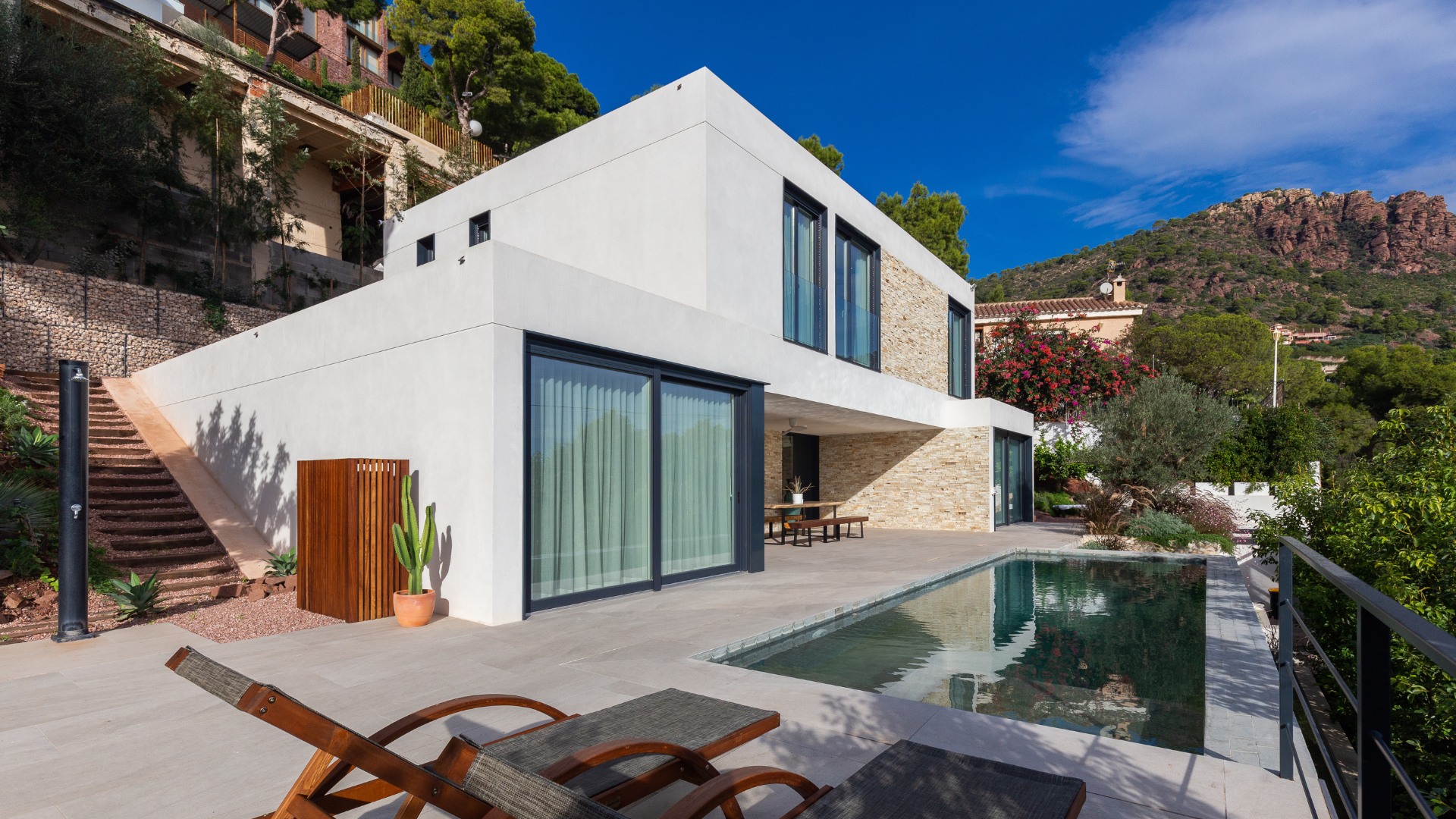 Maison haut de gamme Menton en pierre naturelle façade