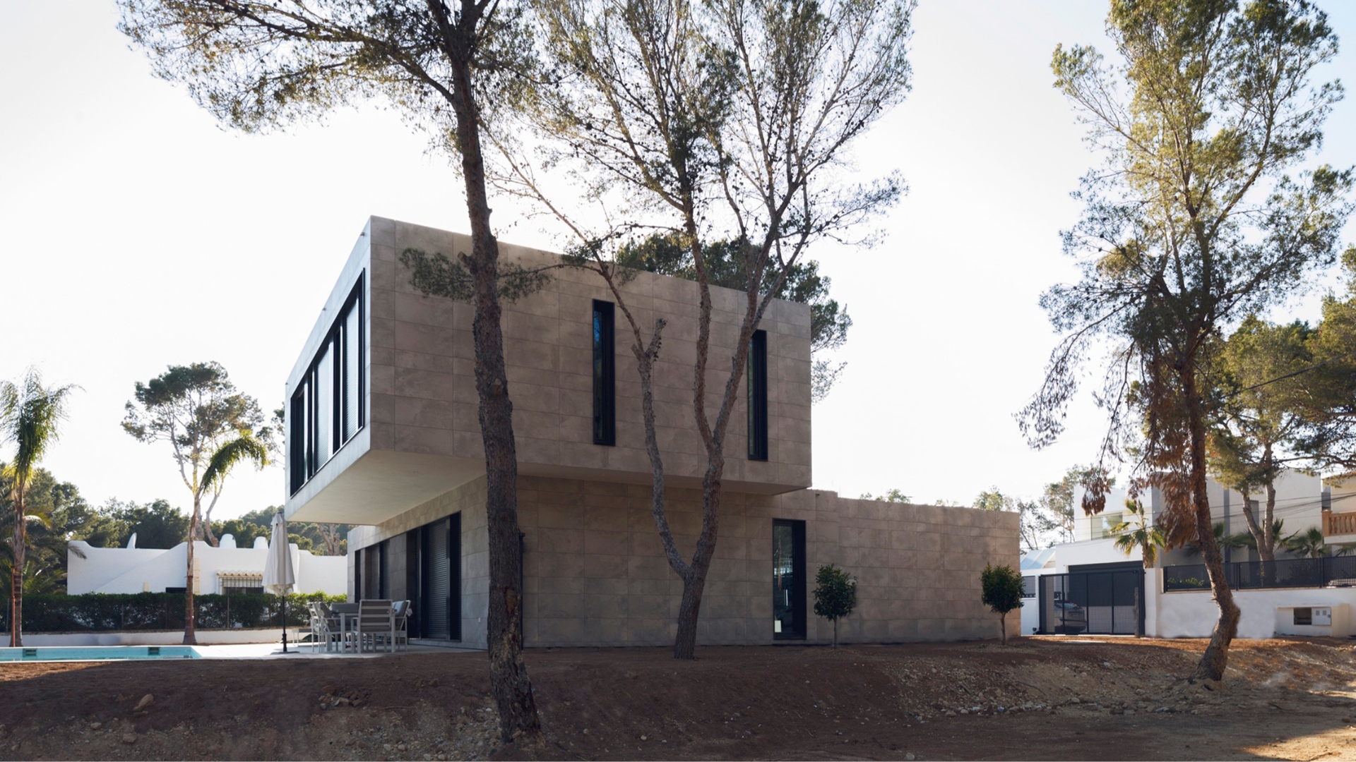Maison préfabriquée en béton avec façade ceramique
