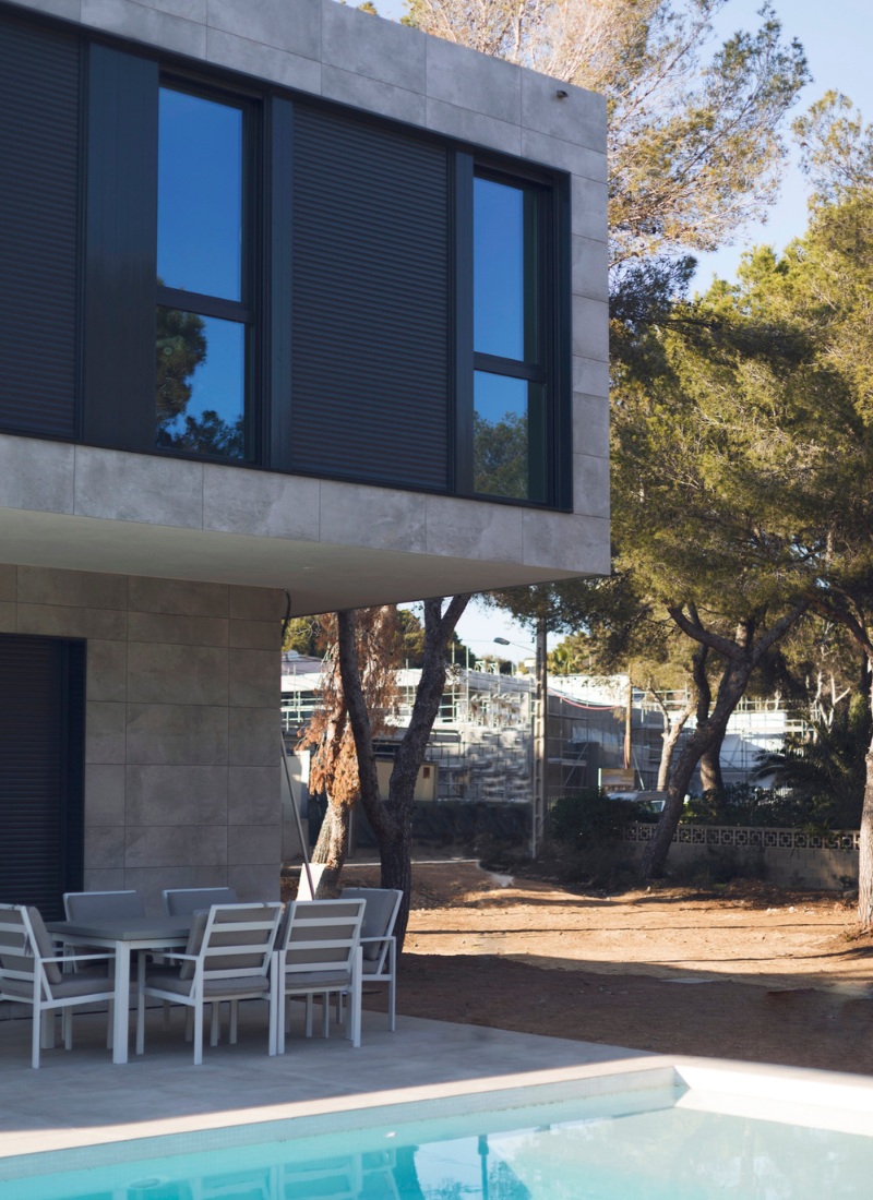 Porche maison préfabriquée en béton par inHAUS