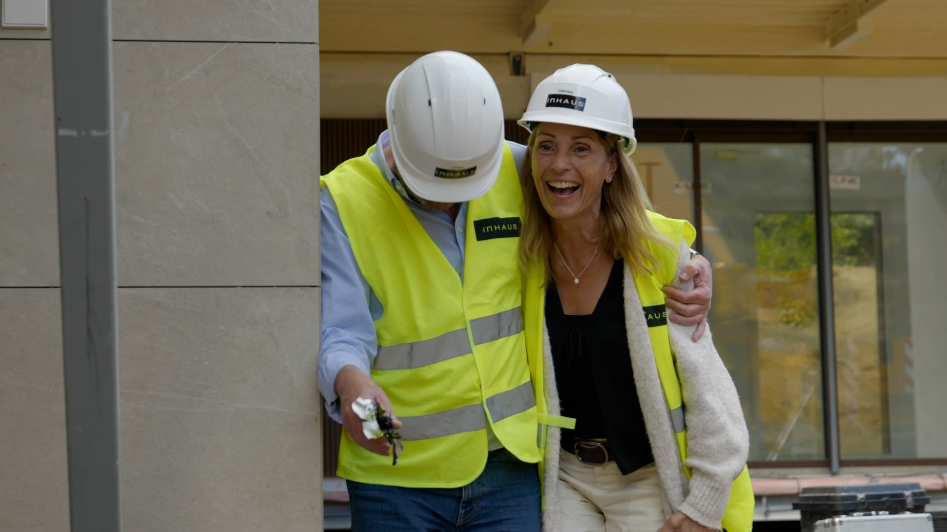 Clients satisfaits de leur maison modulaire de luxe réalisée par inhaus