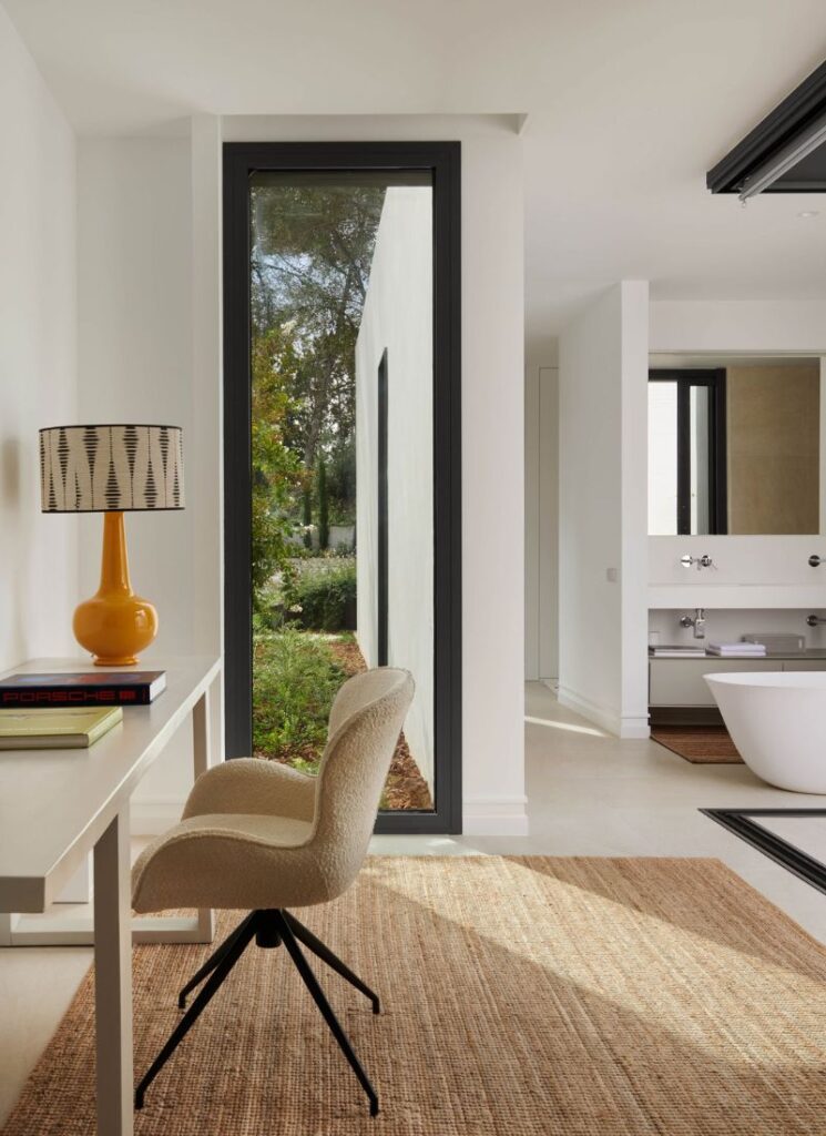 Bureau avec salle de bains privée dans cette villa modulaire de luxe