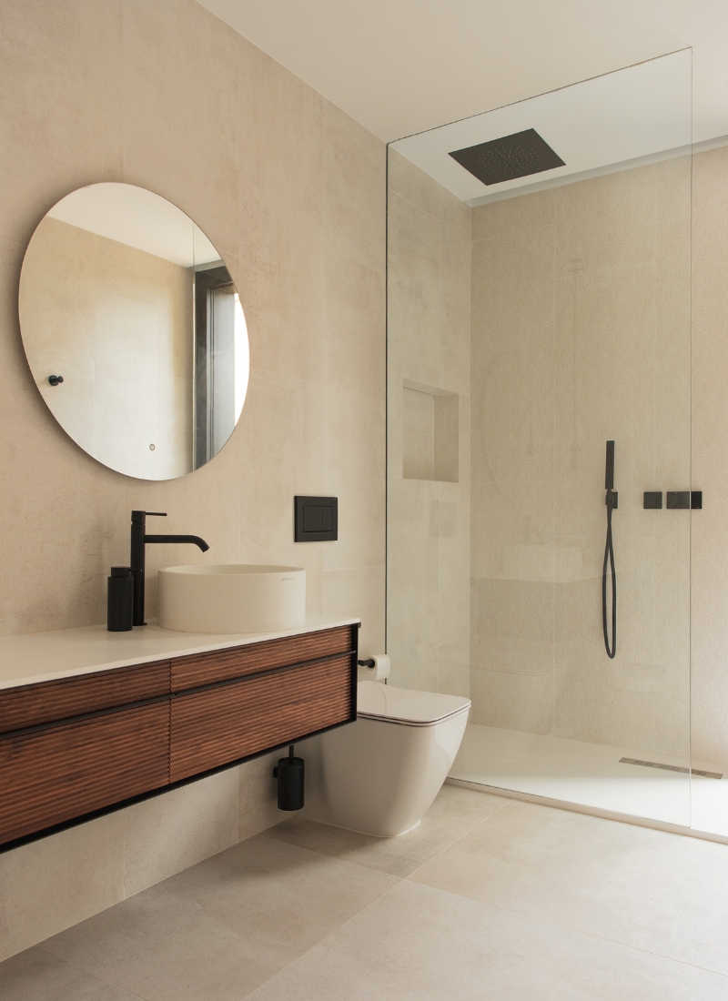 Villa modulaire avec salle de bain luxueuse aux tons clairs