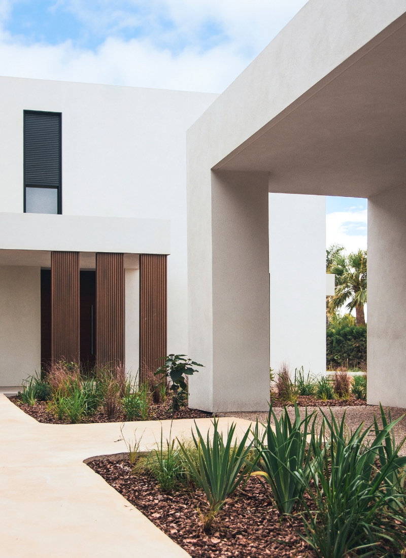 Villa modulaire avec projet d'urbanisation et façade en bois et grès cérame